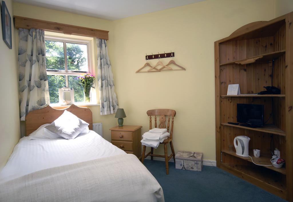 The Waterside 3*